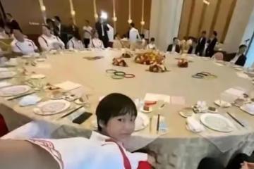 全紅嬋在國宴上打包，勤儉節約不丟人，支持懂事的嬋寶