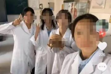 「順一根骨頭回去給狗玩」，這就是以後的「白衣天使」？