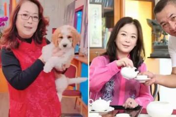 瓊瑤乾女兒趙永馨近況曝光！58歲燙卷髮化著妝出鏡「文質彬彬」，凍齡有術氣質好，息影后開茶館教茶藝十分接地氣