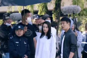 《公訴精英》拍攝中，迪麗熱巴又被偶遇