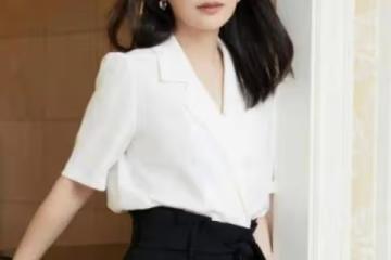 看了49歲梅婷的穿搭我發現,不染髮、少穿花,方能顯溫柔高級