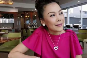 56歲田震暴瘦快認不出，餐廳吃飯身上耳環3000，在國外開百萬豪車