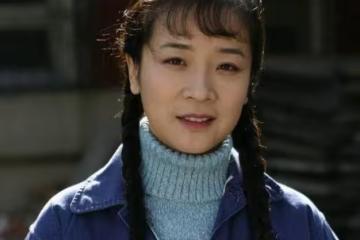 她是國家一級演員，婚內多次給丈夫戴綠帽，丈夫隱忍11年未離婚