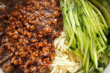 家常面~超簡單又好吃的炸醬麵🍜肉醬拌面