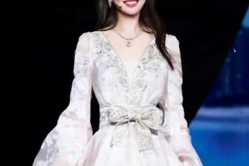 甜甜美美可可愛愛的41歲唐嫣,側臉凹進去的坑是她最真實的表現
