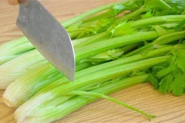 秋冬這樣吃芹菜才過癮，一次做5斤，開胃又下飯，天天吃都不膩