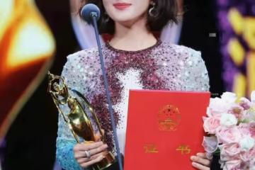 宋承憲吃得真好!37歲劉亦菲泰國玩射擊背影驚艷,這腰臀比誰不愛啊