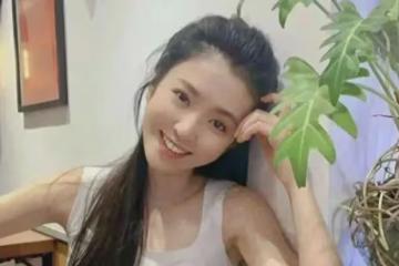 為何李雲霄無論怎麼穿搭,總是顯得她既明艷又女人還端莊?