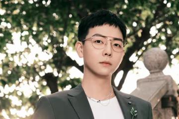 胡夏凌晨瘋狂刪微博，盲盒烏龍事件展現真我風采，網友熱議不斷