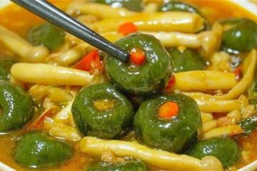 沒事吃點菠菜，加碗澱粉簡單一做，能當主食能當菜，湯汁多有嚼勁