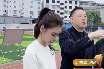 炒?汪小菲馬筱梅進校園直播賣酸辣粉,張蘭:每賣一單都捐贈一塊錢