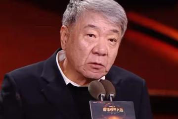 生圖太真實！上帝吻了劉亦菲的臉，卻沒給她的「壯肩膀」留扇窗