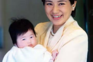 愛子公主十五張經典寫真回顧,意外地發現年輕時的雅子是位大美女