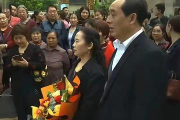 富豪兒子2歲被拐，33年後找到竟然在種地，得知兒子經歷崩潰大哭