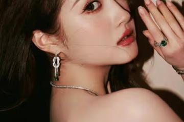 「國民閨女」關曉彤靚麗寫真露出美背！雪膚玉貌性感撩人