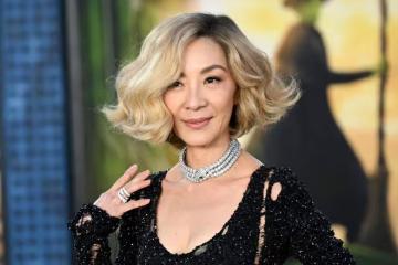 楊紫瓊金色短髮造型亮相，62歲年輕了太多，瘦下來煥發出年輕光彩