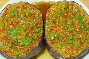 秋冬就饞這盤蒜香茄子，不用烤箱不用炸，茄肉鮮嫩，蒜香味超濃郁
