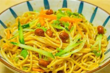 一到秋冬就饞這碗麻醬麵,筋道爽滑、香辣過癮,10分鐘能做3碗