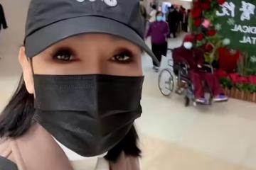 56歲張咪低調去醫院!手拿一堆藥直呼抗癌好辛苦,二婚老公疑在旁
