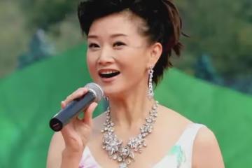 事實證明，「銷聲匿跡」的宋祖英，早就已經走上了另一條康莊大道