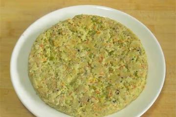 芹菜里加點麵粉,好吃到不想放筷,不炒也不烙,一口一塊真解饞