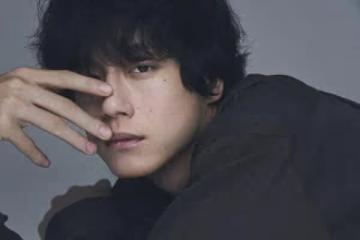 坂口健太郎拍外景騷動!現場來一票陌生大叔「全為了他」真相超暖