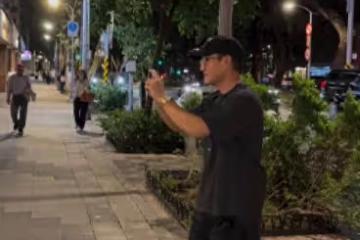 周興哲被路人叫住「以為遭認出」! 反轉結局逗樂周予天:真會挑