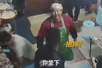 昆明燒烤店老闆娘火爆全網,是誰在操控主流媒體?
