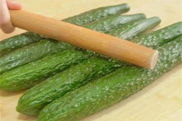 飯店的拌黃瓜為啥又脆又入味？原來做法這麼簡單，一次5根不夠吃