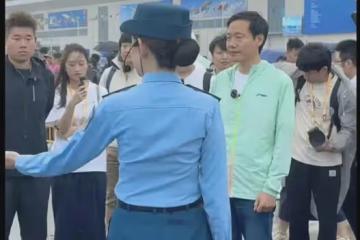 接地氣！千億身家雷軍，穿百元國貨李寧衣服，保鏢卻穿著千元大牌