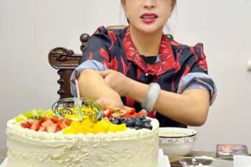 趙雅芝71歲生日和劉曉慶74歲生日現場,簡直不能比