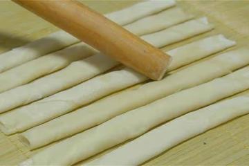 麵粉別只會蒸包子饅頭,教你懶人新吃法,筷子一卷,比涼皮還過癮