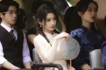 Angelababy曬出一組綜藝節目的路透照,網友看後紛紛表示:這也太美了吧,差點認不出來!