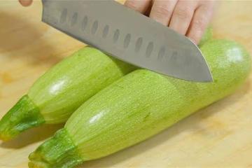 西葫蘆別直接下鍋炒,大廚告訴我一個訣竅,口感鮮脆又入味