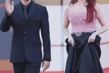 丑哭了！金雞獎上的關曉彤，造型真的一言難盡，膀大腰圓特別壯實