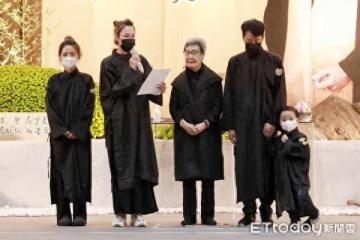 石英告別式!林千鈺送別父親 致詞淚崩:這輩子做你的女兒,我很幸福