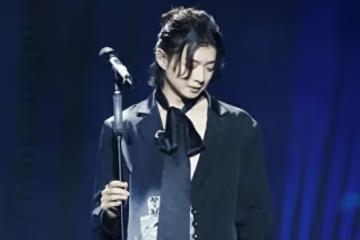 離開娛樂圈2年,霍尊事業重啟,而被送進去的陳露,活成了這樣