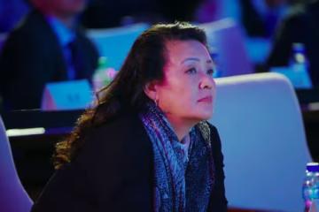 張蘭直播爆猛料認李庚希為乾女,網友質疑其動機,真相究竟如何?