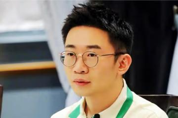 楊迪機場照遭工作室砍價,百元定價引發熱議,背後有何深意?