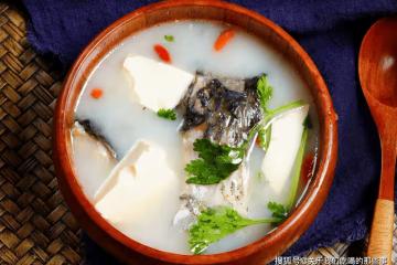 無論燉什麼魚湯，都要牢記3點，魚湯濃白好喝，沒有一點腥味