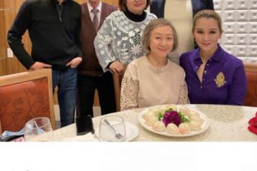 陳冠希44歲姐姐罕曬家庭照,為媽媽慶祝70歲生日,黑人男友沒露面