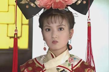 再被強執8848元，48歲趙薇精神憔悴身材臃腫，淪落至此她後悔嗎
