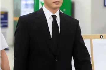 劉亞仁因父親去世要求減刑，穿囚服露面，否認教唆和刪除罪證