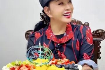75歲劉曉慶微博慶生！婚內出軌40歲小鮮肉，本人回應：多大個事！