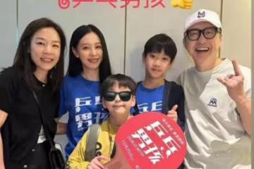 庾澄慶再婚8年罕見曬夫妻合影！49歲張嘉欣氣質溫婉，狀態太絕了