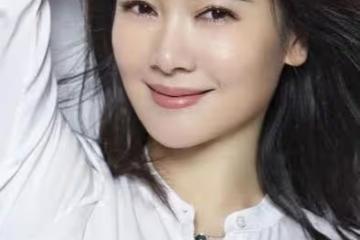 她16歲時被姜文看中，從體操冠軍到當紅花旦，被傳私生活很混亂