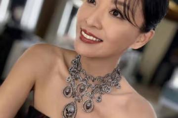 51歲TVB花旦獲老公慶生，曬美照露纖腰，結婚兩年疑似堅持丁克