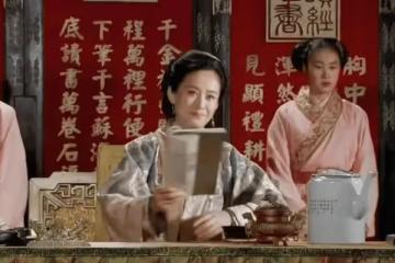 她戲裡戲外都「乾淨」，被大13歲名導丈夫捧紅，57歲了堅持不生孩子
