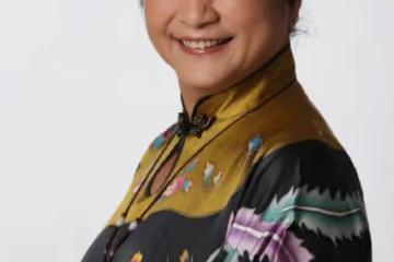 鄭佩佩獲終身成就獎，4個子女和李安擁抱哭泣，兒子哽咽致辭