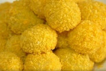 湯圓煮完不要直接吃,裹上麵包糠,不用油炸,外脆里糯真解饞